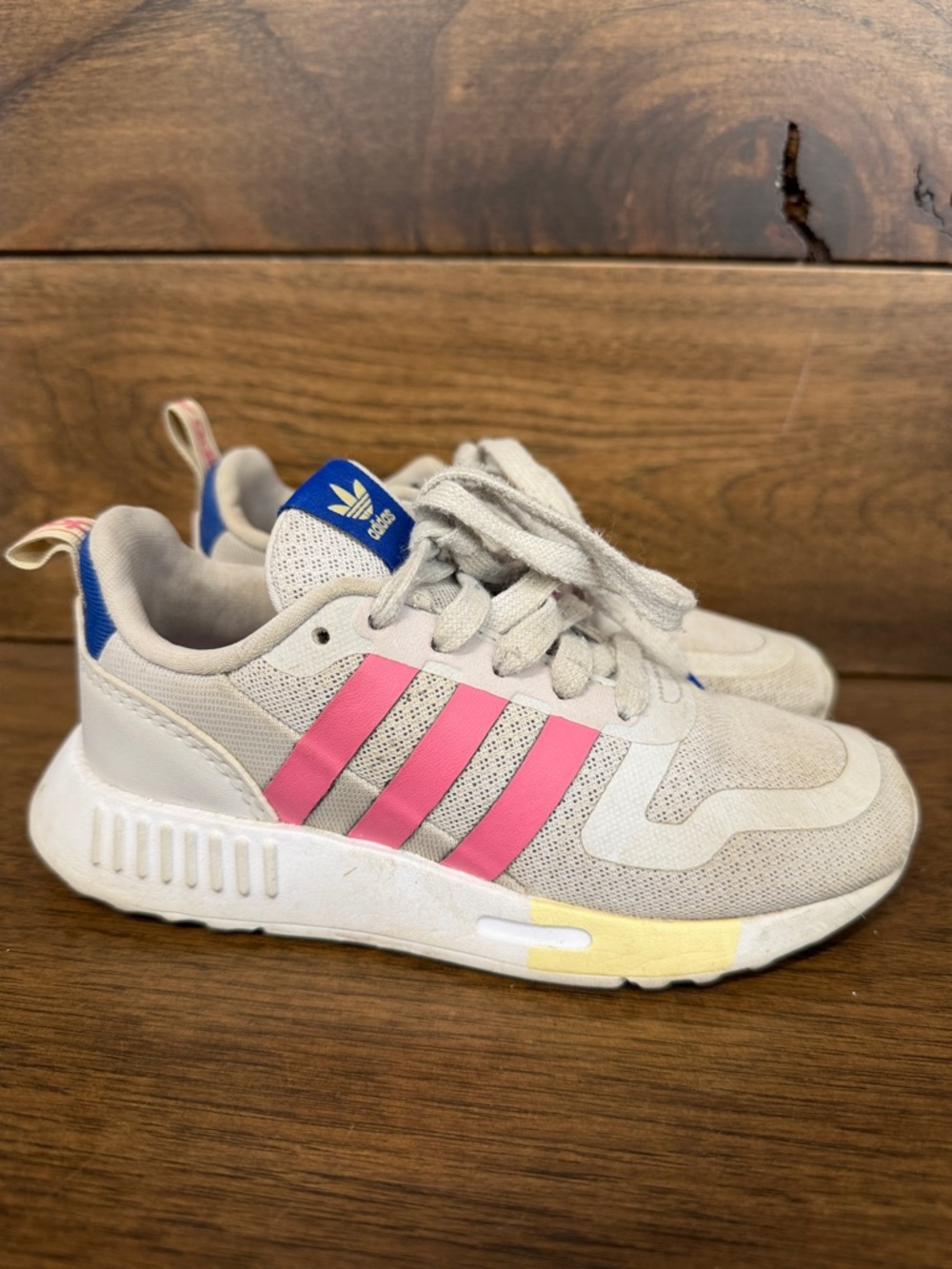 adidas Kids Neutral Sneakers with Pink Stripes and Blue Heel